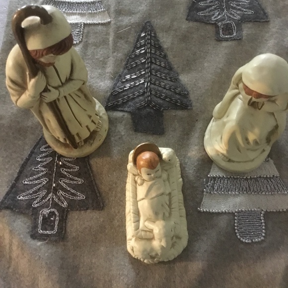 Baby Jesus with Mary and Joseph vintage nativity set three figurines - Picture 2 of 3